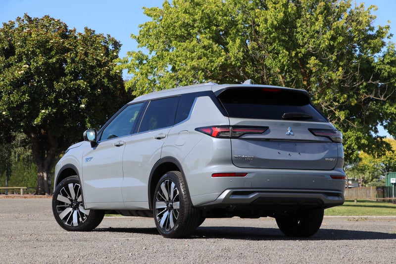 2026 Mitsubishi Outlander PHEV VRX (S-AWC) image 2