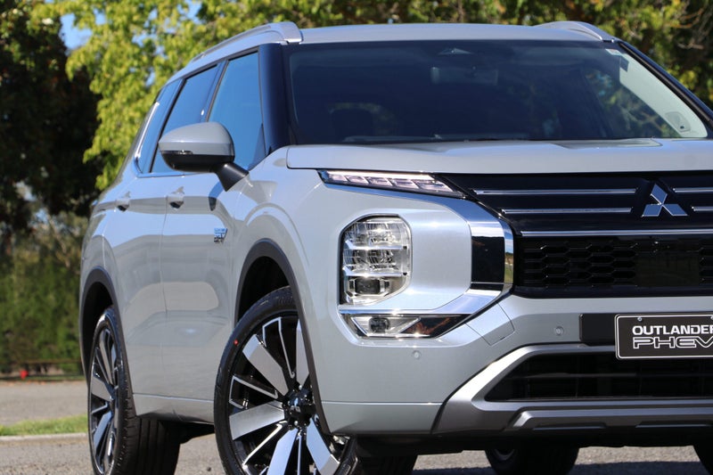 2026 Mitsubishi Outlander PHEV VRX (S-AWC) image 5