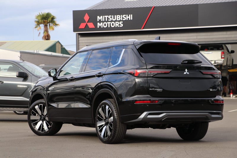 2026 Mitsubishi Outlander PHEV VRX (S-AWC) image 2