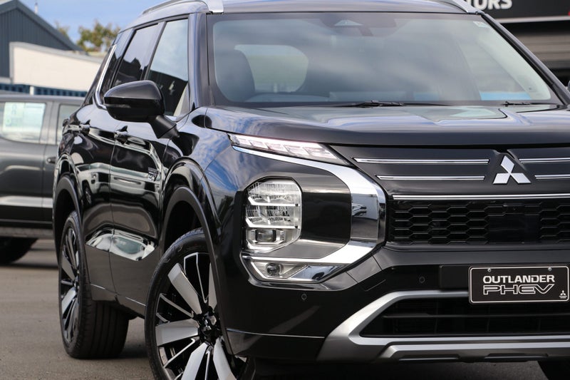 2026 Mitsubishi Outlander PHEV VRX (S-AWC) image 5