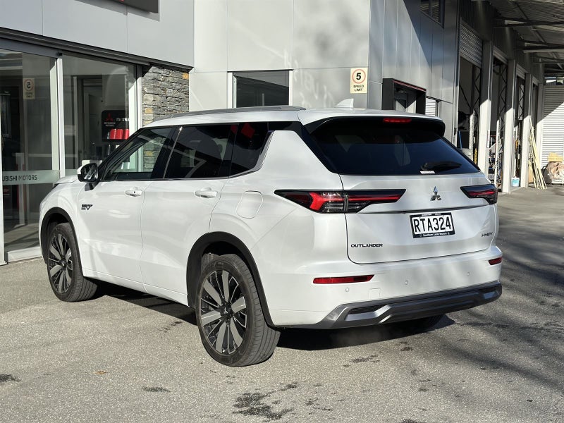 2026 Mitsubishi Outlander PHEV VRX (S-AWC) image 2
