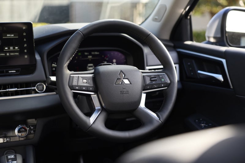 2026 Mitsubishi Outlander PHEV XLS 2.4 4WD Auto image 2