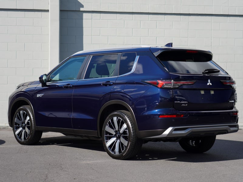 2026 Mitsubishi Outlander PHEV XLS 4WD image 2