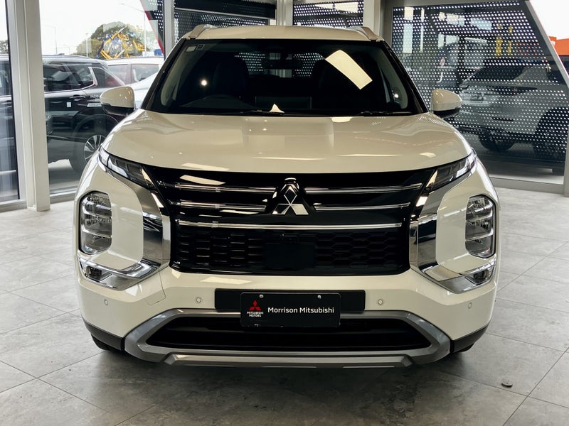 2026 Mitsubishi Outlander PHEV XLS 4WD image 3