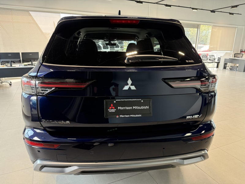 2026 Mitsubishi Outlander PHEV XLS 4WD image 4