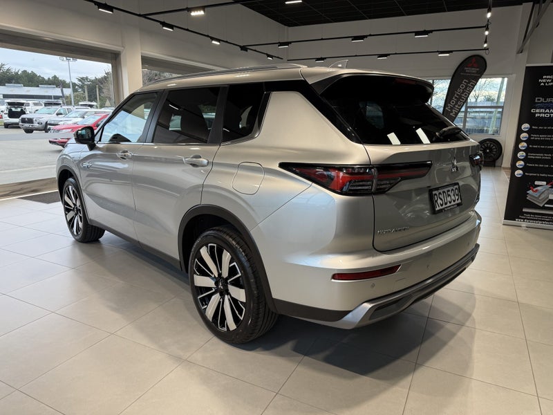 2026 Mitsubishi Outlander PHEV XLS 4WD image 4