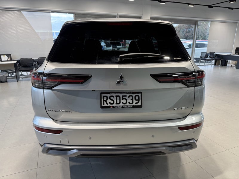 2026 Mitsubishi Outlander PHEV XLS 4WD image 5