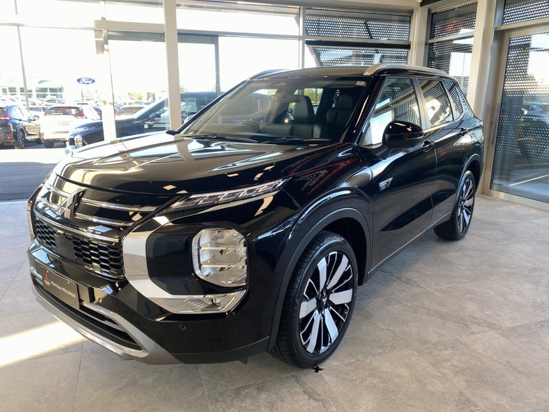 2026 Mitsubishi Outlander PHEV XLS 4WD image 3