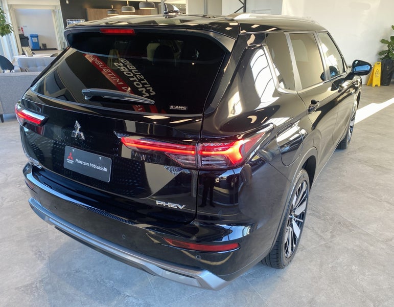 2026 Mitsubishi Outlander PHEV XLS 4WD image 5