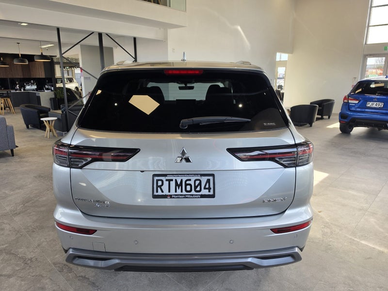 2026 Mitsubishi Outlander PHEV XLS 4WD image 3