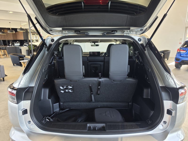 2026 Mitsubishi Outlander PHEV XLS 4WD image 4