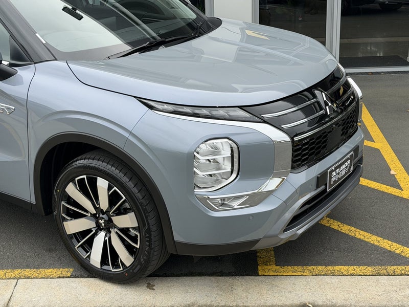 2026 Mitsubishi Outlander PHEV XLS 4WD - YAMAHA... image 2