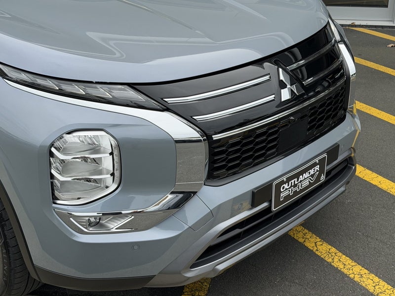 2026 Mitsubishi Outlander PHEV XLS 4WD - YAMAHA... image 3