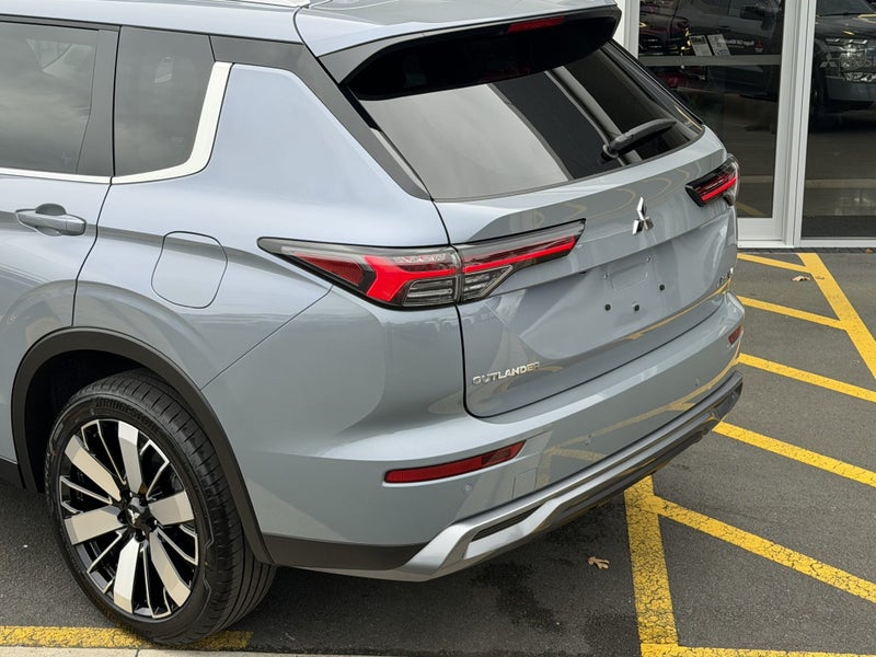2026 Mitsubishi Outlander PHEV XLS 4WD - YAMAHA... image 5