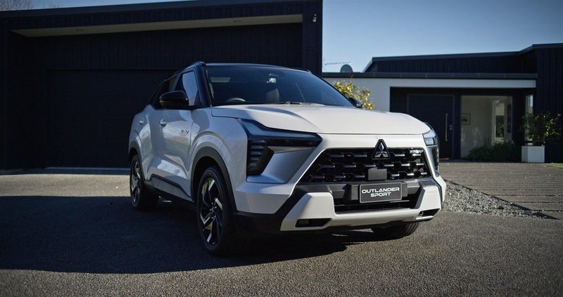2026 Mitsubishi Outlander Sport XLS image 3