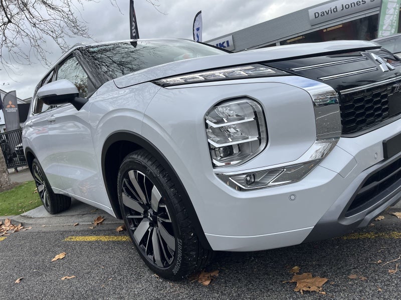 2026 Mitsubishi Outlander VRX image 2