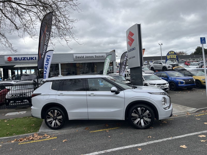 2026 Mitsubishi Outlander VRX image 3