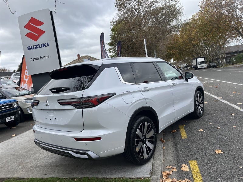 2026 Mitsubishi Outlander VRX image 4