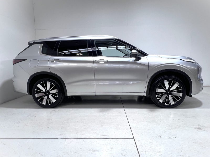 2026 Mitsubishi Outlander VRX 2.5 2WD 7 SEAT SUV image 3