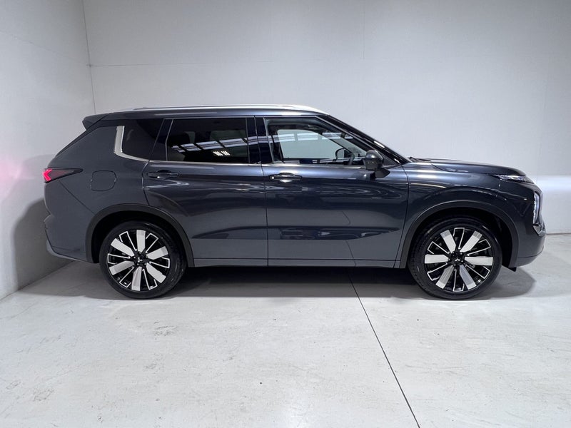 2026 Mitsubishi Outlander VRX 2.5 2WD 7 SEAT SUV image 3