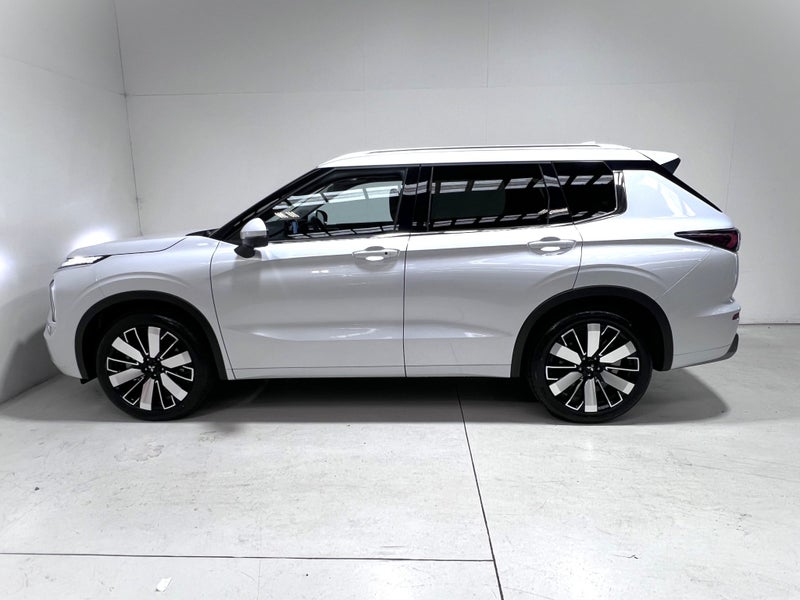 2026 Mitsubishi Outlander VRX 2.5 4WD 7 SEAT SUV image 4
