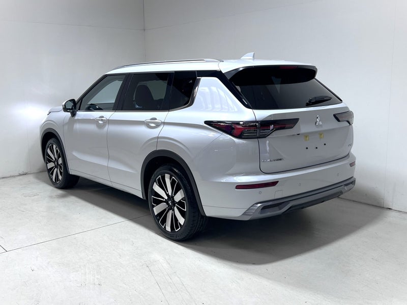 2026 Mitsubishi Outlander VRX 2.5 4WD 7 SEAT SUV image 5