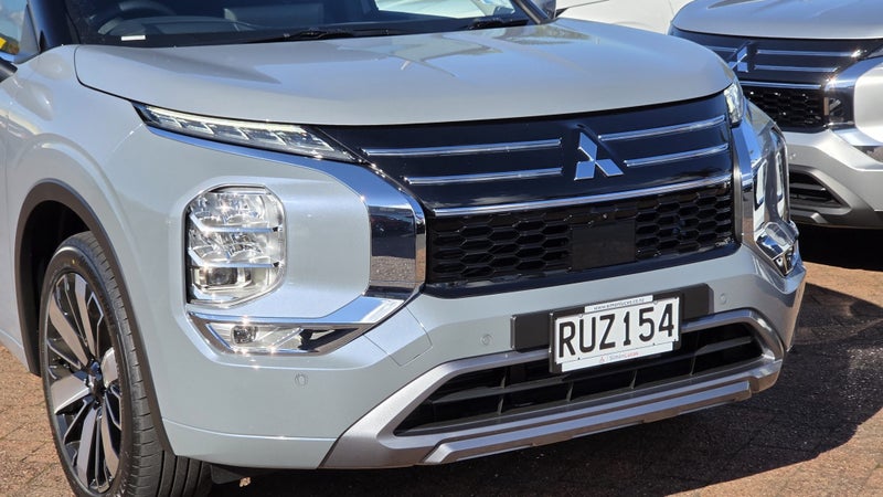 2026 Mitsubishi Outlander VRX 2.5P 2WD AUTO image 2