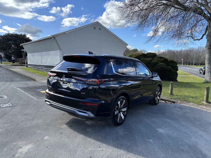 2026 Mitsubishi Outlander VRX 2.5P/4WD/CVT 7 SE... image 5