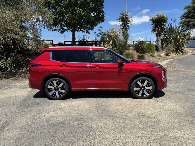 2026 Mitsubishi Outlander VRX 2.5P/CVT 2WD LEAT... image 3