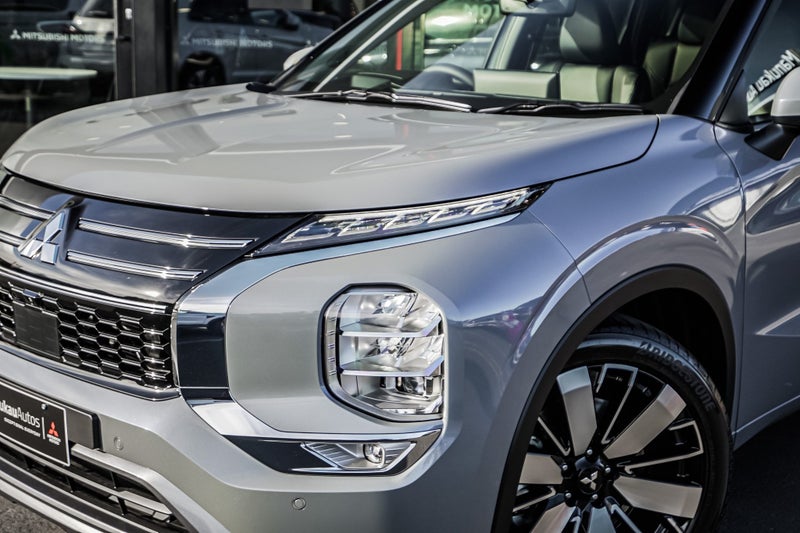 2026 Mitsubishi Outlander VRX 2WD image 2