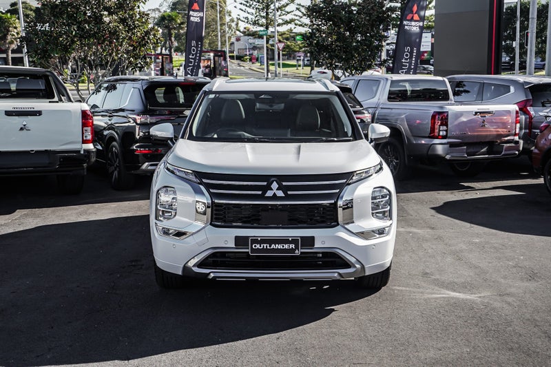 2026 Mitsubishi Outlander VRX 2WD image 4