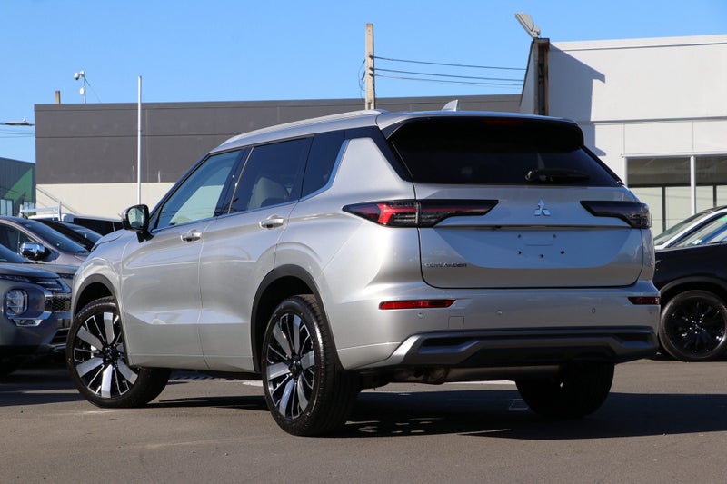 2026 Mitsubishi Outlander VRX 2WD 2.5P image 2