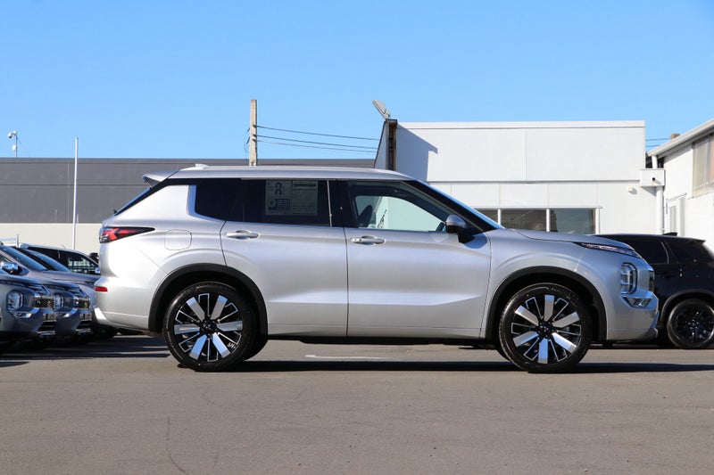 2026 Mitsubishi Outlander VRX 2WD 2.5P image 3