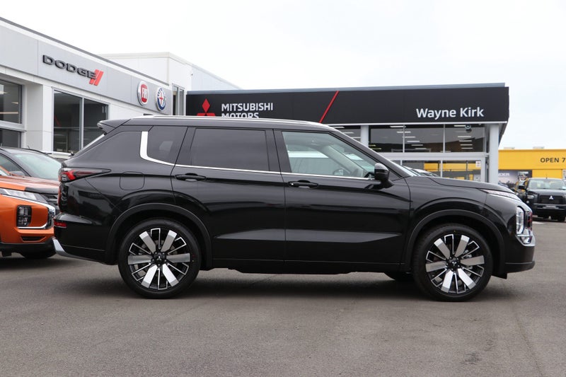 2026 Mitsubishi Outlander VRX 2WD 2.5P image 3