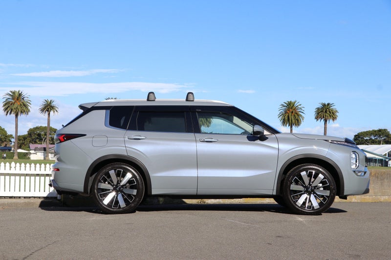 2026 Mitsubishi Outlander VRX 2WD 2.5P image 3