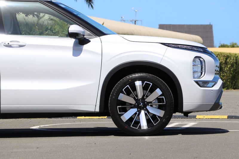 2026 Mitsubishi Outlander VRX 2WD 2.5P image 4