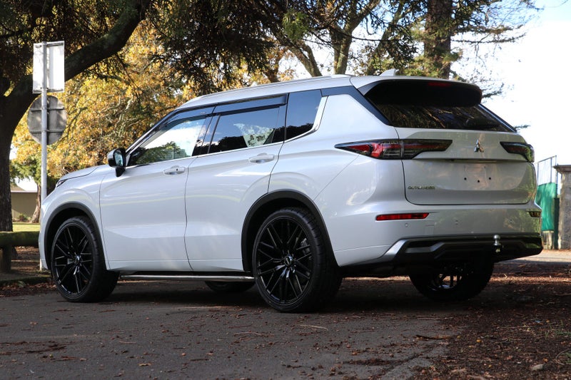 2026 Mitsubishi Outlander VRX 2WD 2.5P image 2