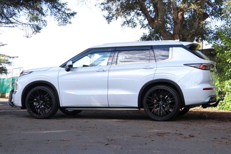 2026 Mitsubishi Outlander VRX 2WD 2.5P image 3