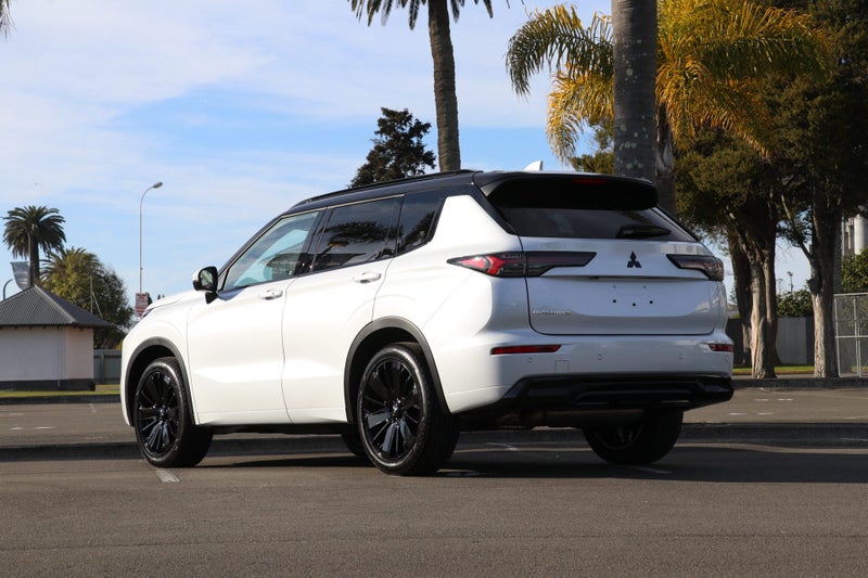 2026 Mitsubishi Outlander VRX 2WD 2.5P (BLACK OUT) image 2