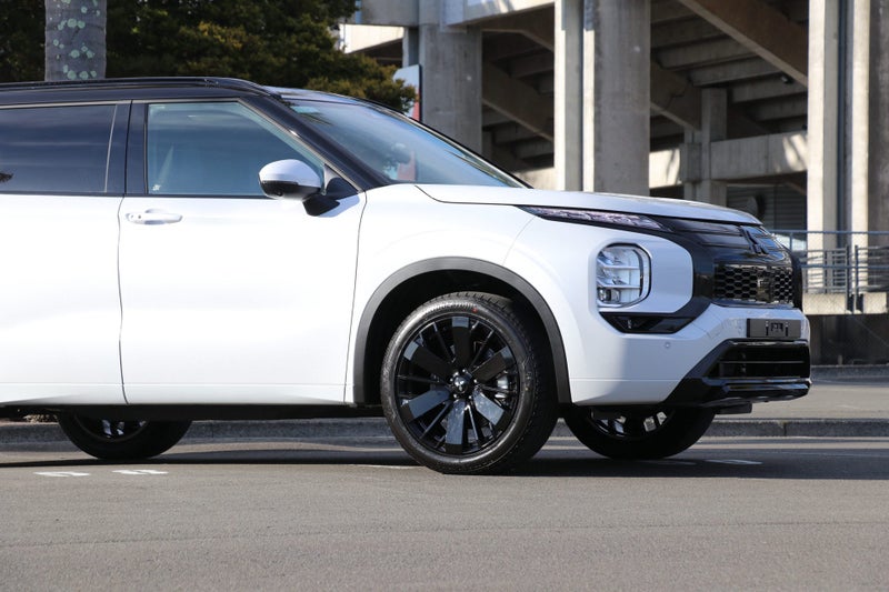 2026 Mitsubishi Outlander VRX 2WD 2.5P (BLACK OUT) image 5