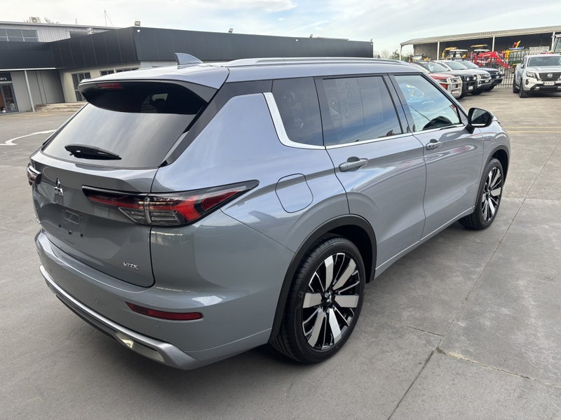 2026 Mitsubishi Outlander VRX 2WD image 3