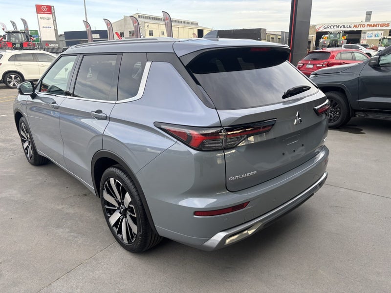 2026 Mitsubishi Outlander VRX 2WD image 5