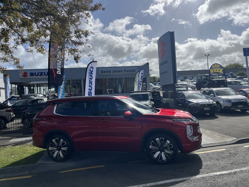 2026 Mitsubishi Outlander VRX 2wd image 2