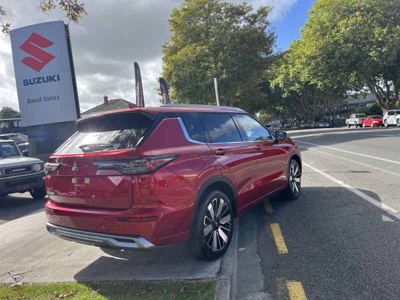 2026 Mitsubishi Outlander VRX 2wd image 3