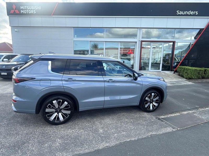 2026 Mitsubishi Outlander VRX image 3