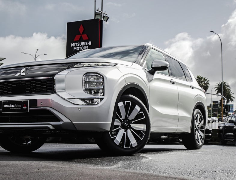 2026 Mitsubishi Outlander VRX 4WD image 2