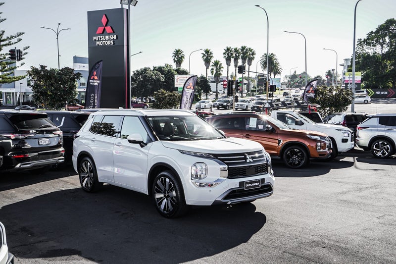 2026 Mitsubishi Outlander VRX 4WD image 3