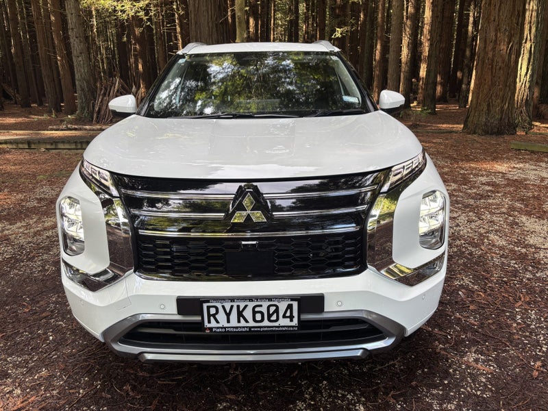 2026 Mitsubishi Outlander VRX 4WD image 2