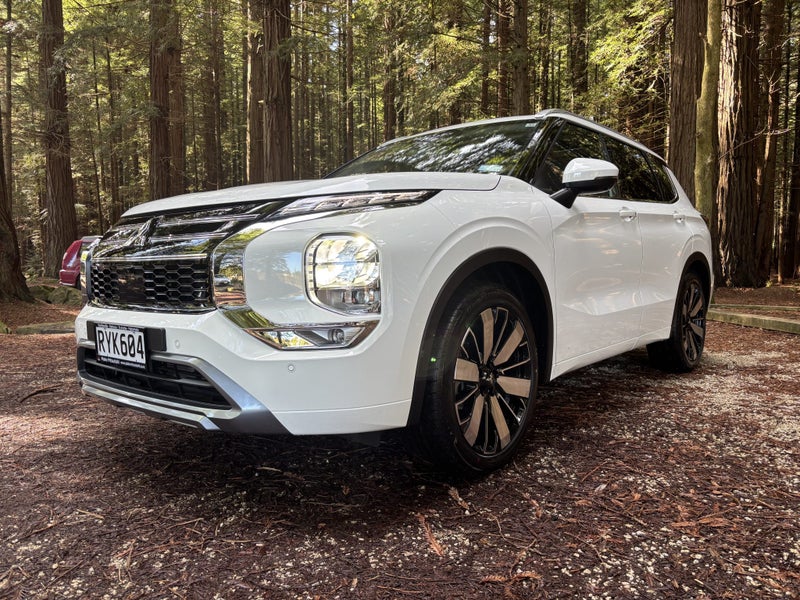 2026 Mitsubishi Outlander VRX 4WD image 3