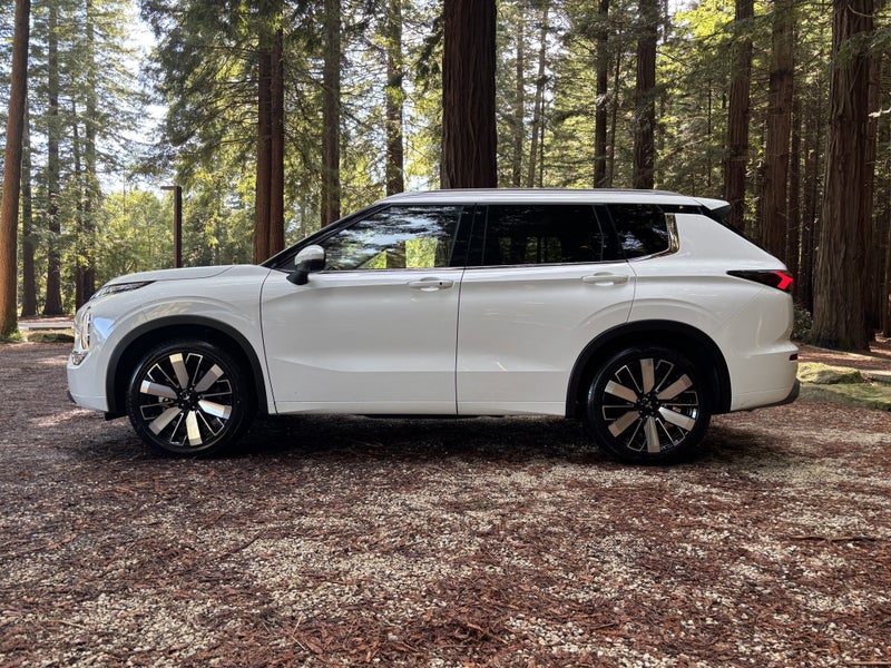 2026 Mitsubishi Outlander VRX 4WD image 4